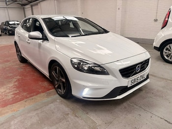 Used Volvo V40 2015 for sale - 78775858: Photo