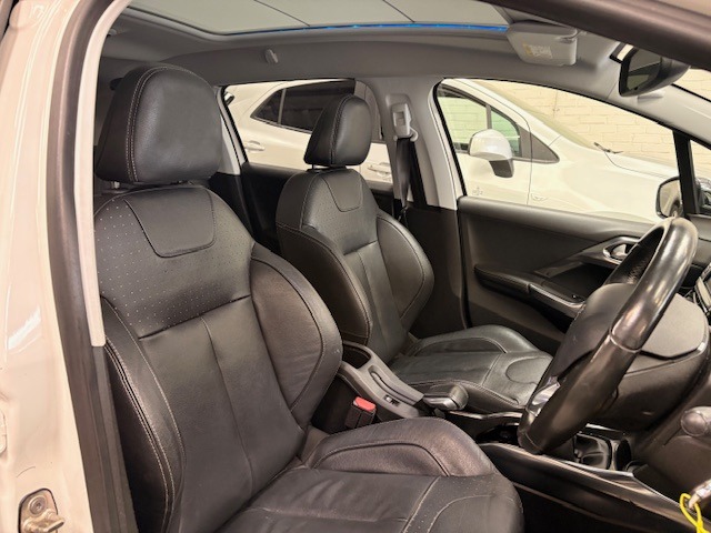 Used Peugeot 2008 2015 for sale - 77888267: Photo 8