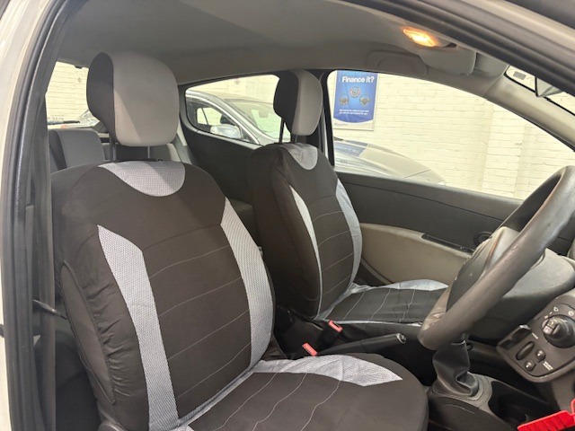 Used Renault Clio 2009 for sale - 76600143: Photo 8