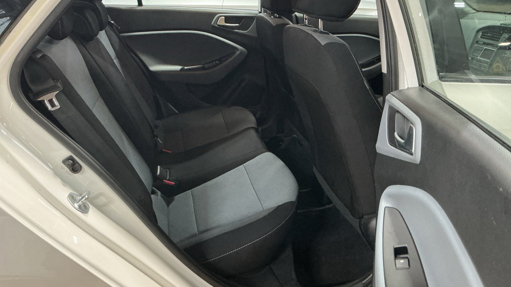 Used Hyundai i20 2016 for sale - 76893328: Photo 9