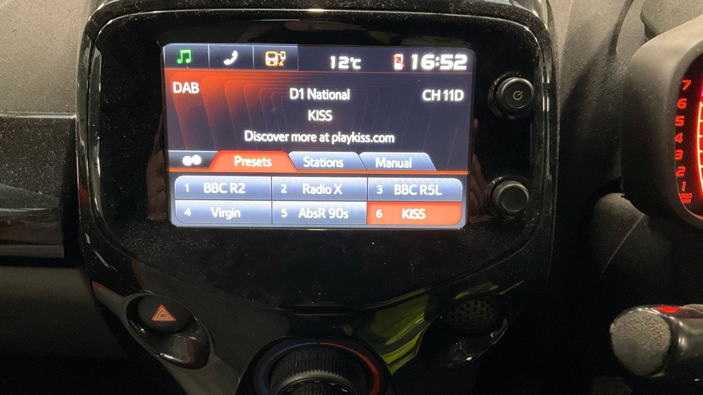 Used Toyota AYGO 2015 for sale - 76532284: Photo 8