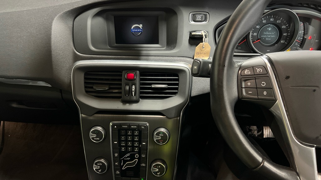 Used Volvo V40 2015 for sale - 76602707: Photo 10