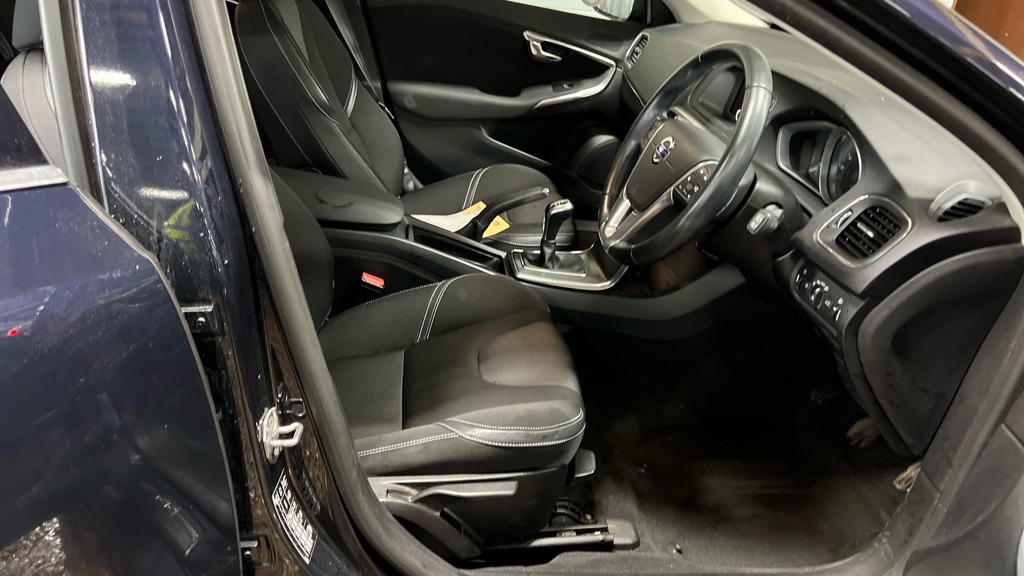 Used Volvo V40 2015 for sale - 76602707: Photo 8