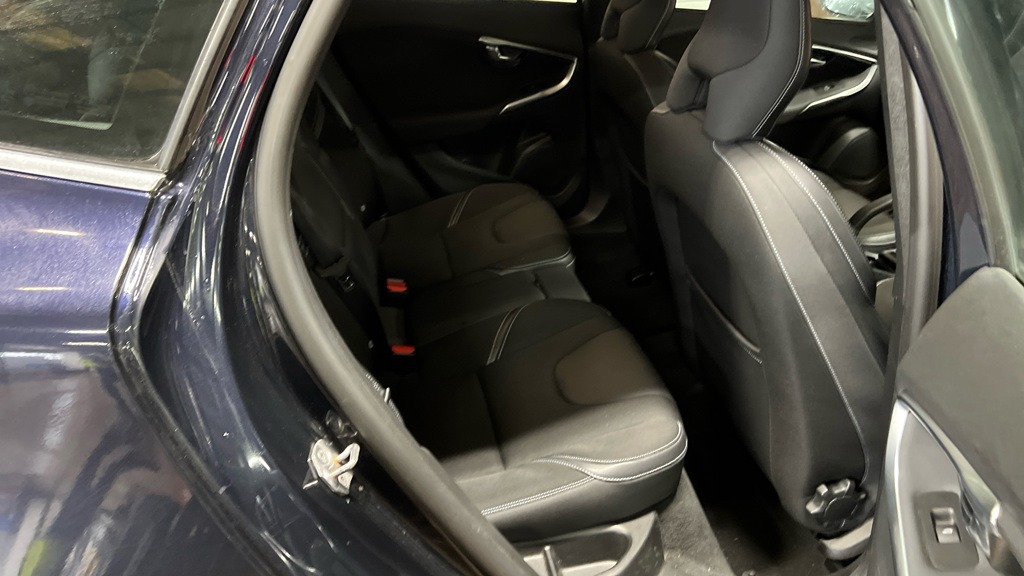 Used Volvo V40 2015 for sale - 76602707: Photo 9