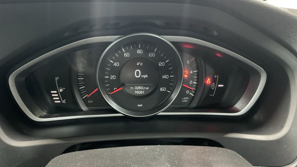 Used Volvo V40 2015 for sale - 77716235: Photo 10