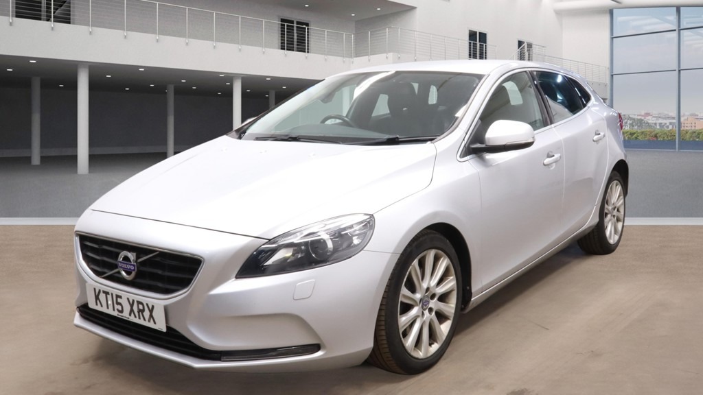 Used Volvo V40 2015 for sale - 77716235: Photo 2