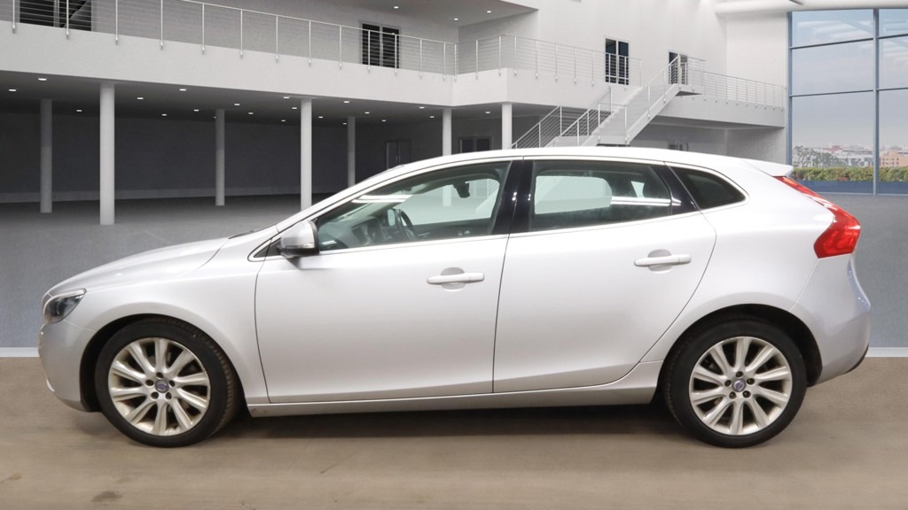 Used Volvo V40 2015 for sale - 77716235: Photo 7