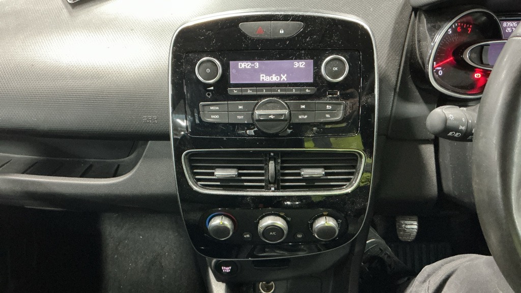 Used Renault Clio 2018 for sale - 77220576: Photo 9