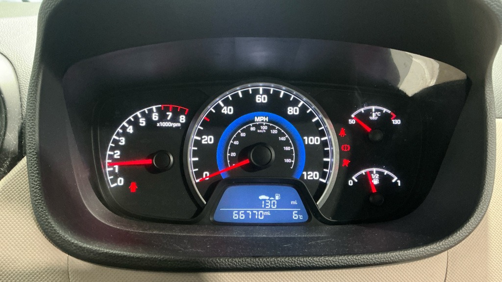 Used Hyundai i10 2014 for sale - 77431686: Photo 9