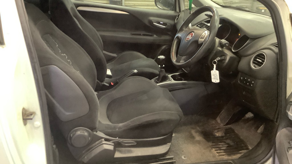 Used Fiat Punto 2015 for sale - 77716219: Photo 8