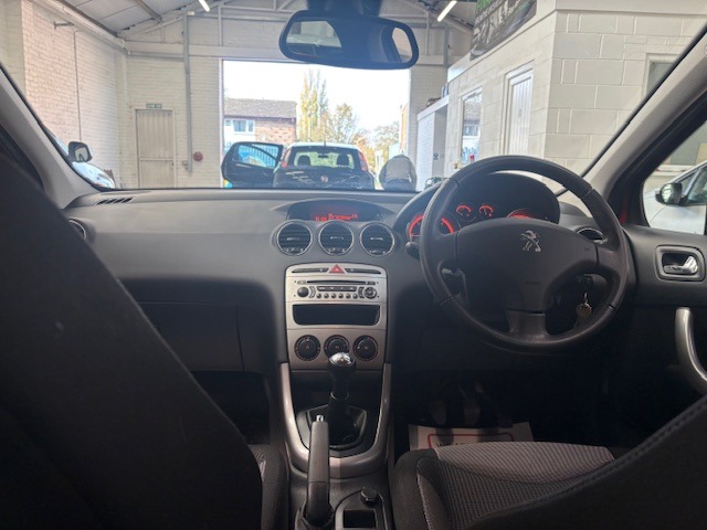 Used Peugeot 308 2013 for sale - 76412432: Photo 35