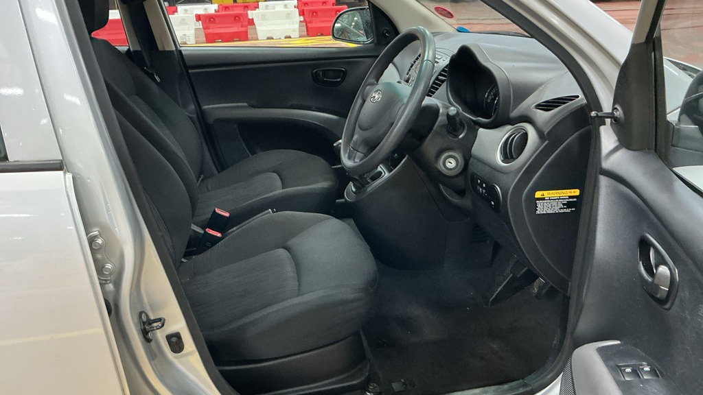 Used Hyundai i10 2012 for sale - 76649895: Photo 8