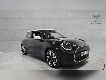 2025 - 135kW E Exclusive 41kWh 3dr Auto