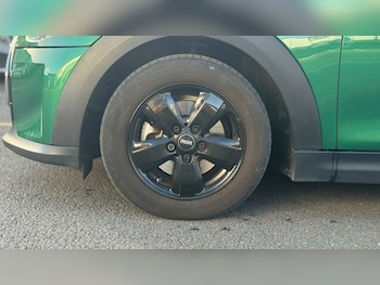 Used MINI Hatch 2023 for sale - 77960774: Photo