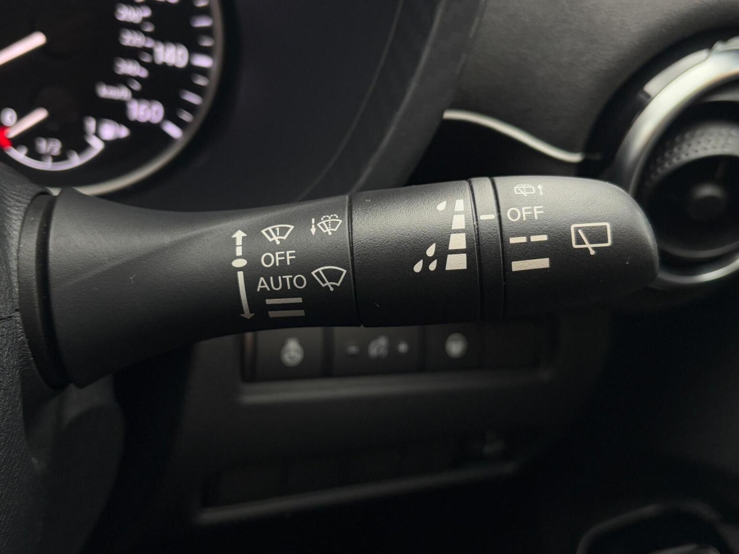 Used Nissan Juke 2023 for sale - 76397120: Photo 40