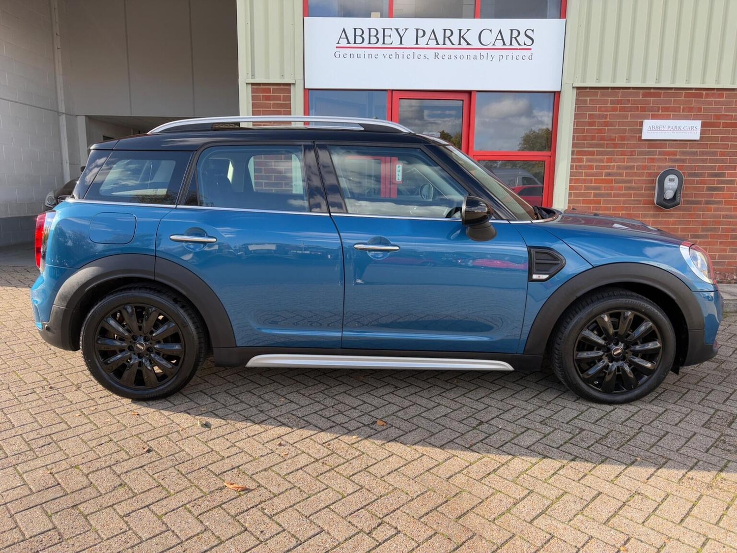Used MINI Countryman 2018 for sale - 76225236: Photo 2