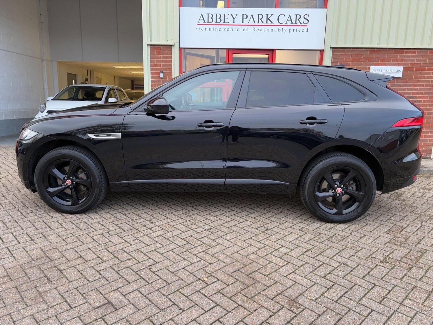 Used Jaguar F-Pace 2020 for sale - 76407587: Photo 6