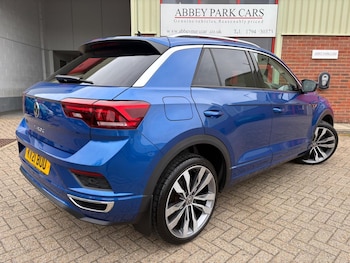 Used Volkswagen T-Roc 2021 for sale - 76107330: Photo