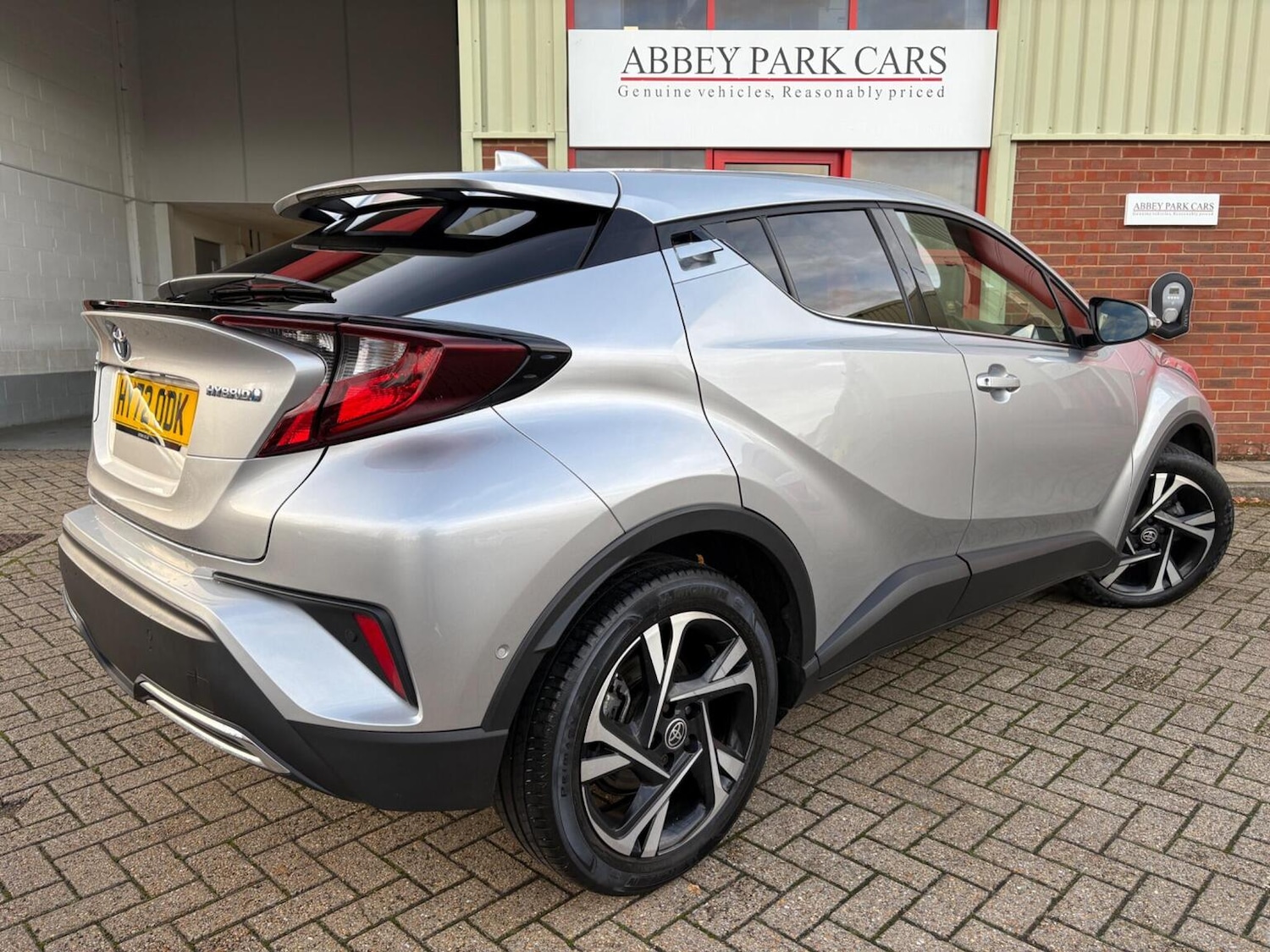 Used Toyota C-HR 2022 for sale - 76536836: Photo 3