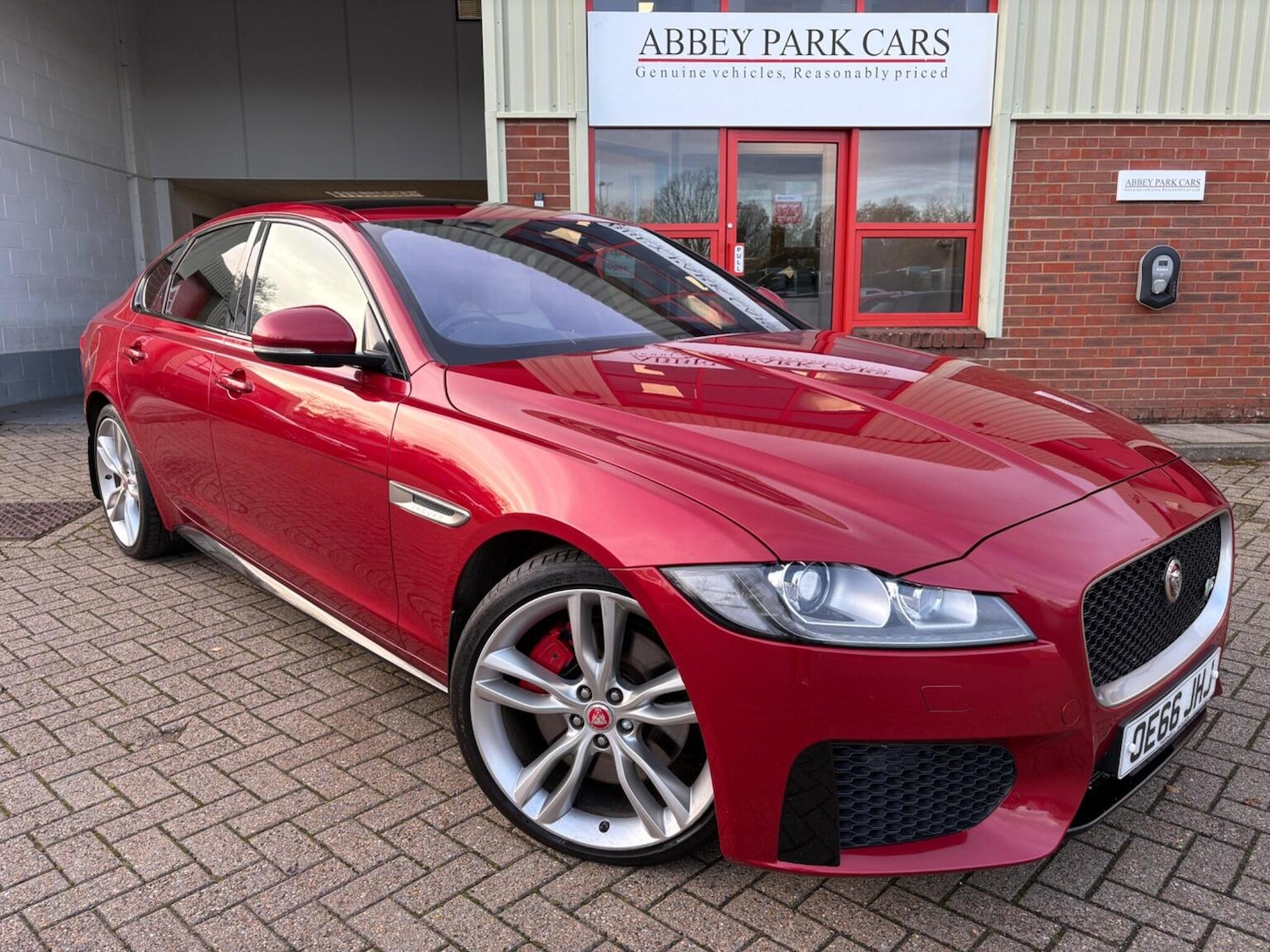 Used Jaguar XF 2016 for sale - 76712454: Photo 1