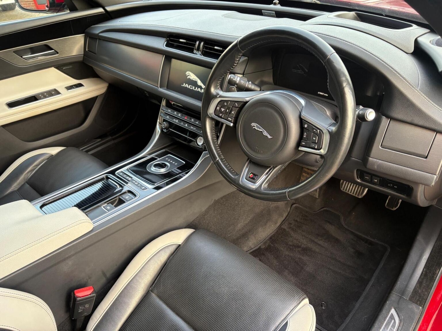 Used Jaguar XF 2016 for sale - 76712454: Photo 11