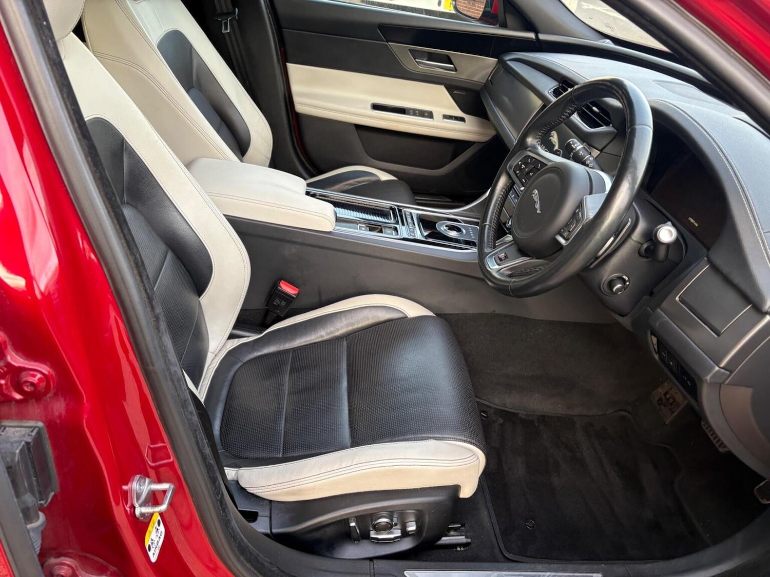 Used Jaguar XF 2016 for sale - 76712454: Photo 12