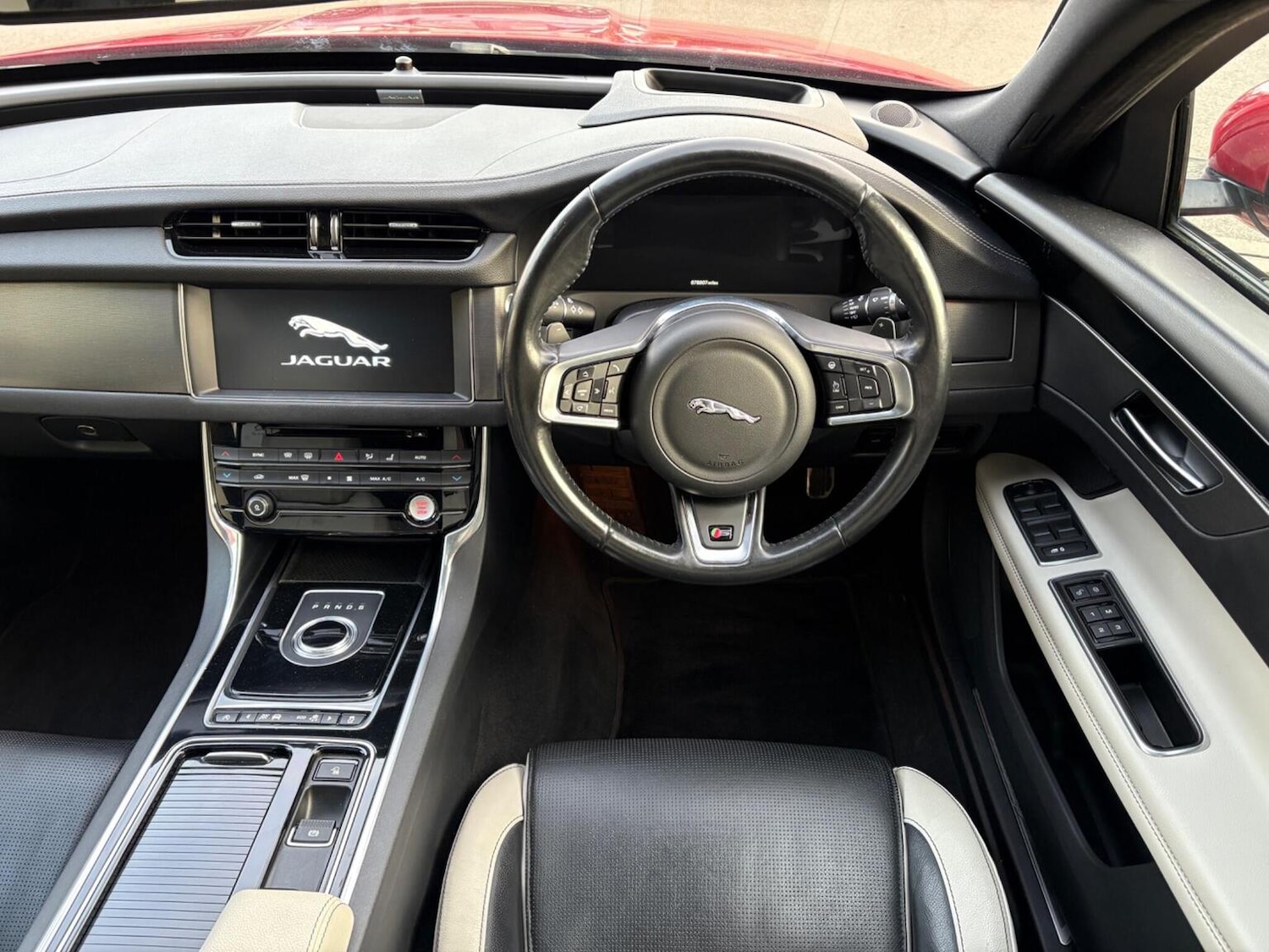 Used Jaguar XF 2016 for sale - 76712454: Photo 16