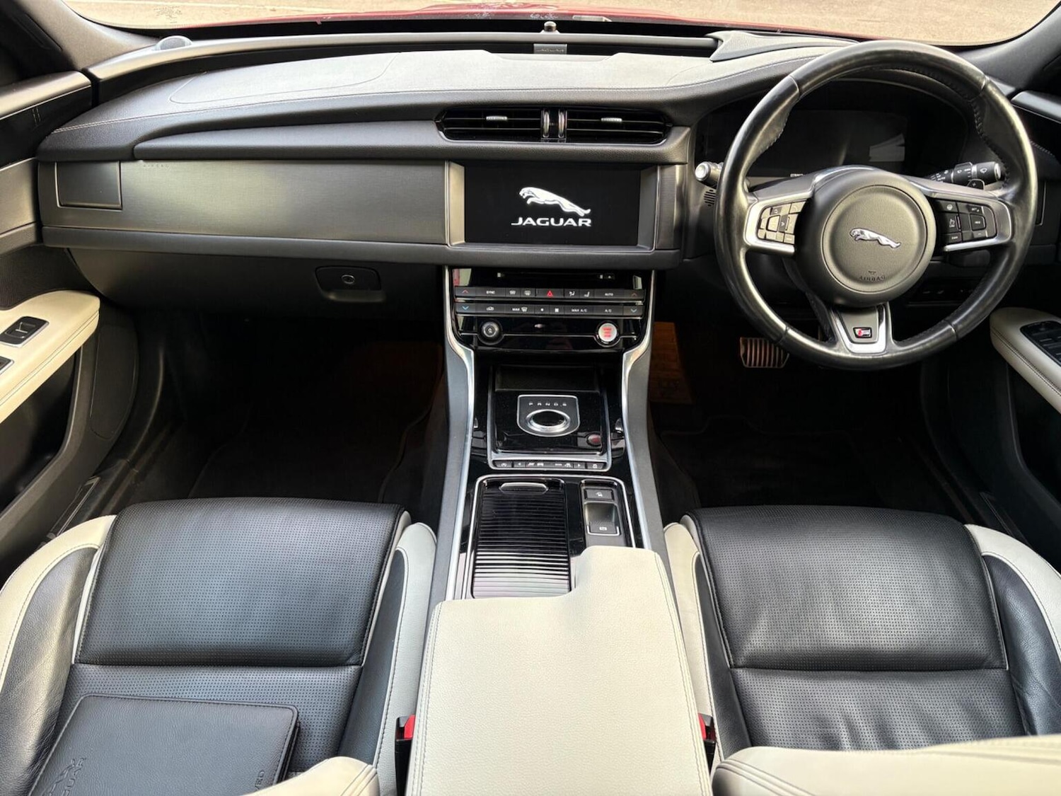 Used Jaguar XF 2016 for sale - 76712454: Photo 17