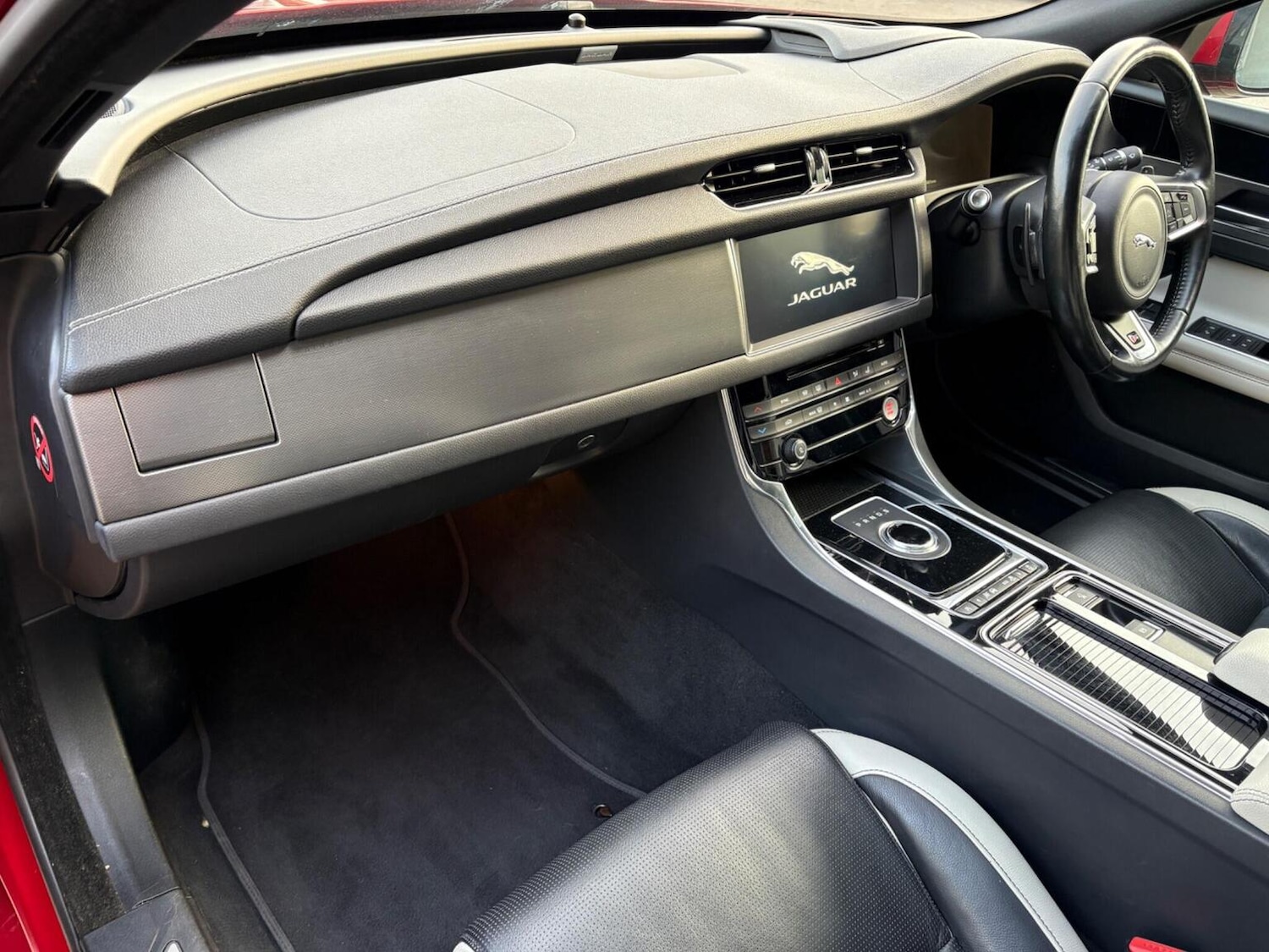 Used Jaguar XF 2016 for sale - 76712454: Photo 19