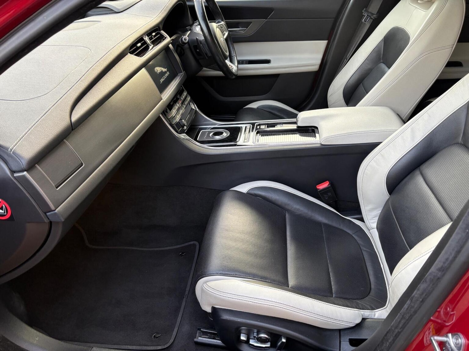 Used Jaguar XF 2016 for sale - 76712454: Photo 20