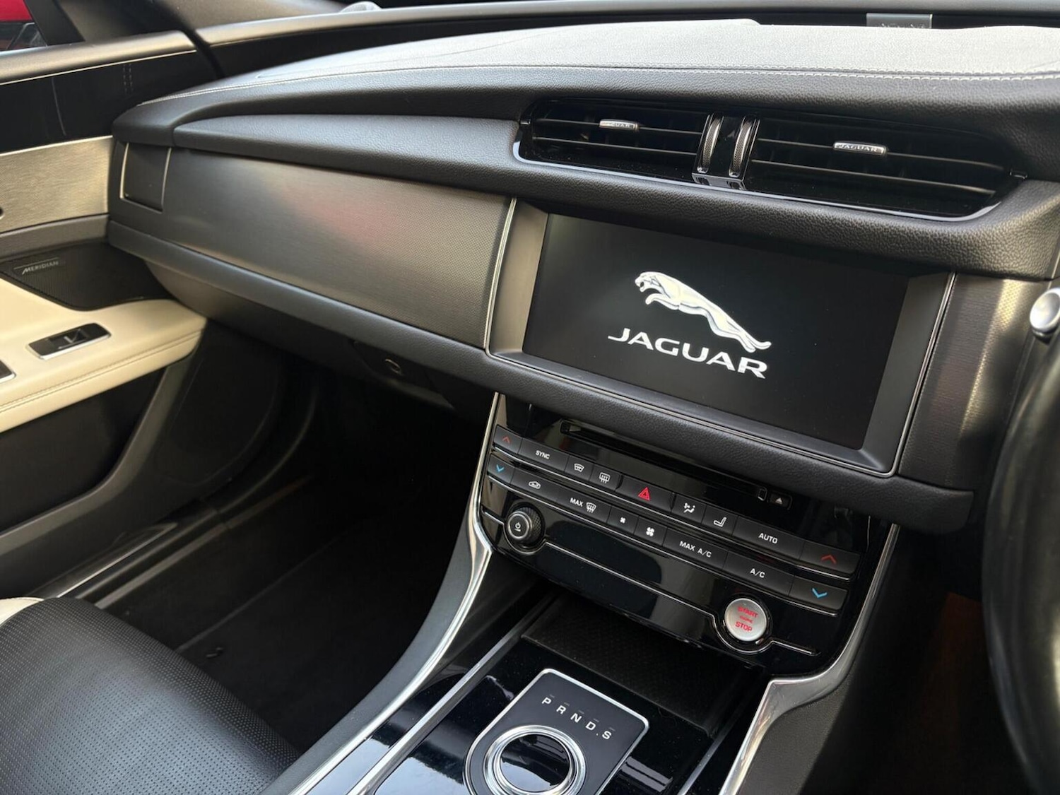 Used Jaguar XF 2016 for sale - 76712454: Photo 22