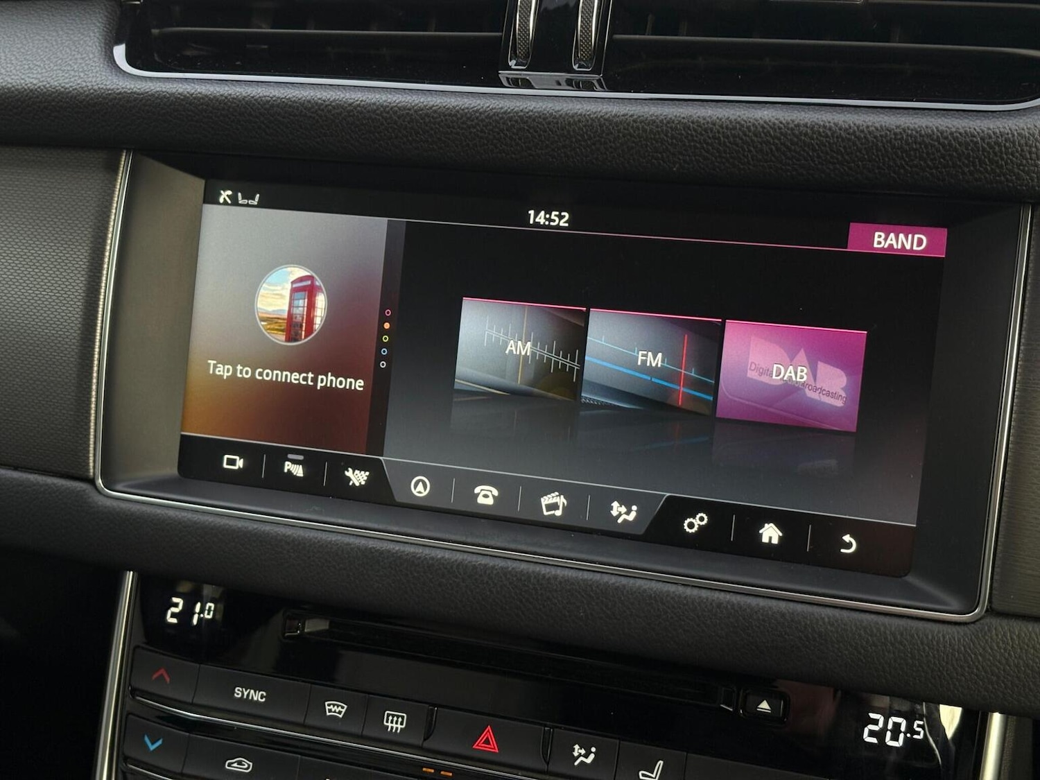 Used Jaguar XF 2016 for sale - 76712454: Photo 28