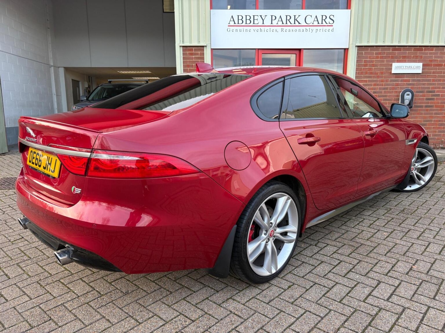 Used Jaguar XF 2016 for sale - 76712454: Photo 3