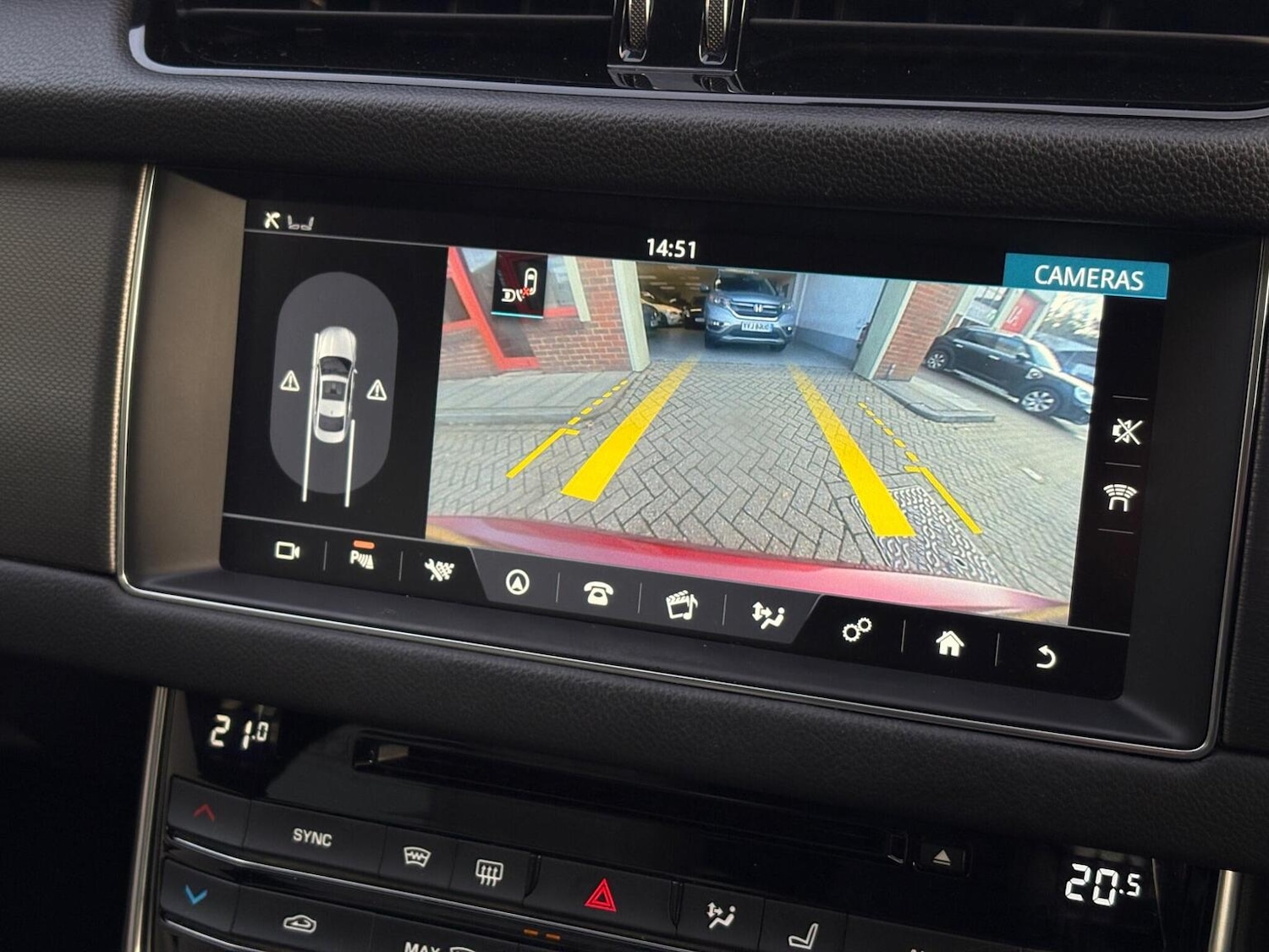 Used Jaguar XF 2016 for sale - 76712454: Photo 32