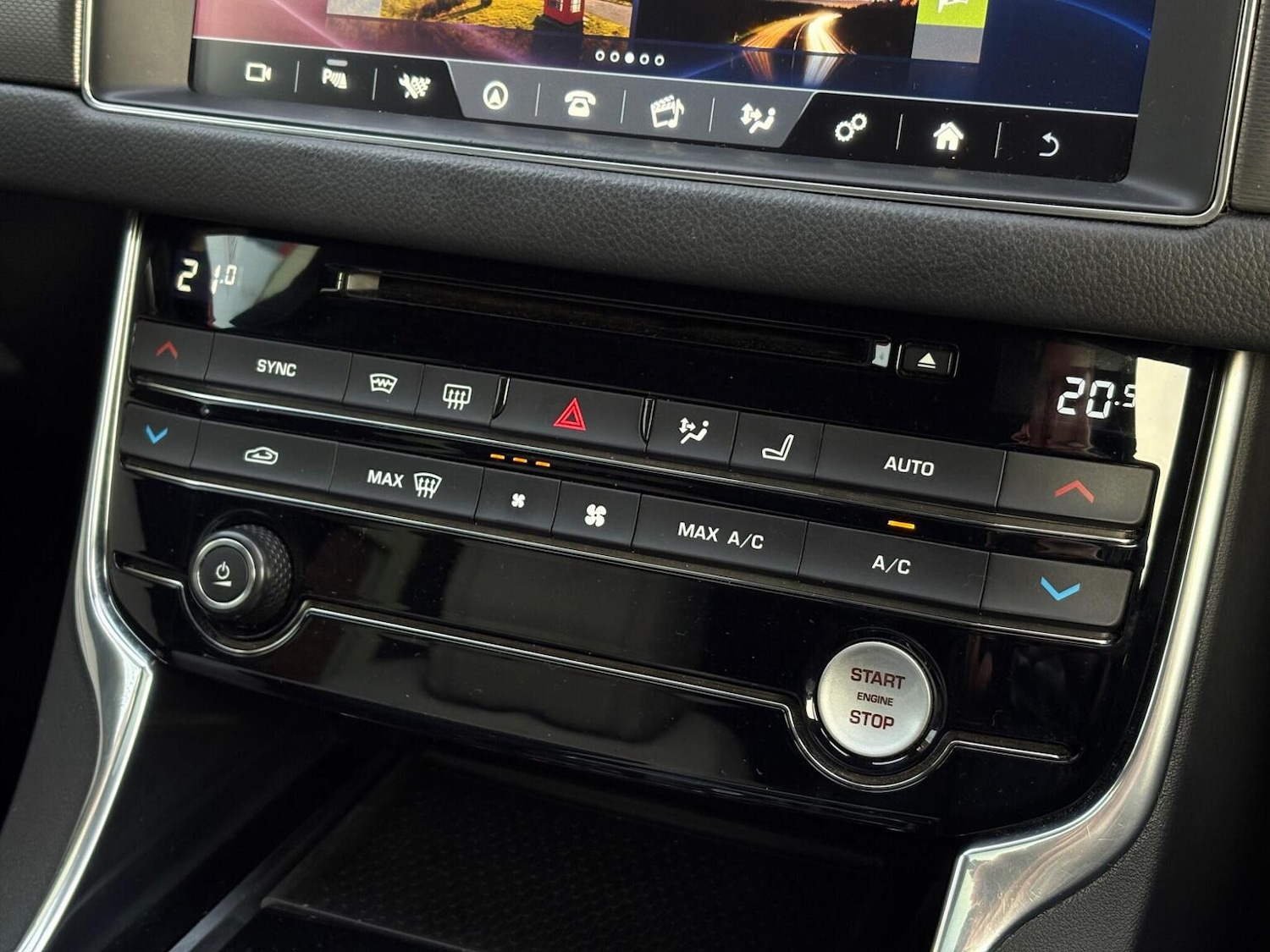 Used Jaguar XF 2016 for sale - 76712454: Photo 34