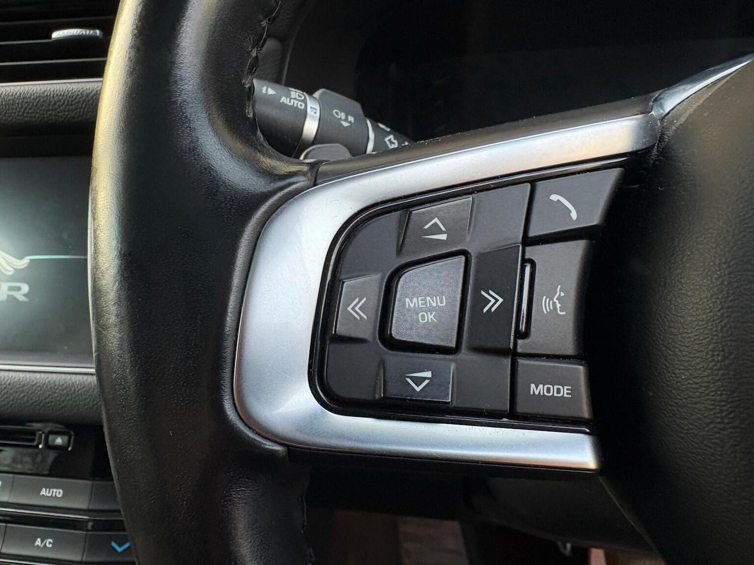 Used Jaguar XF 2016 for sale - 76712454: Photo 36