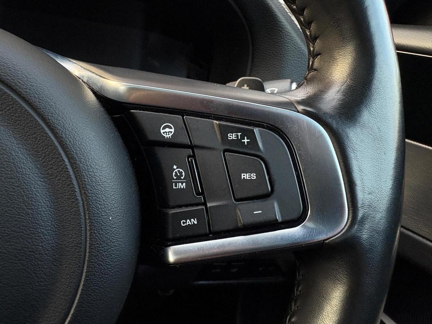 Used Jaguar XF 2016 for sale - 76712454: Photo 37