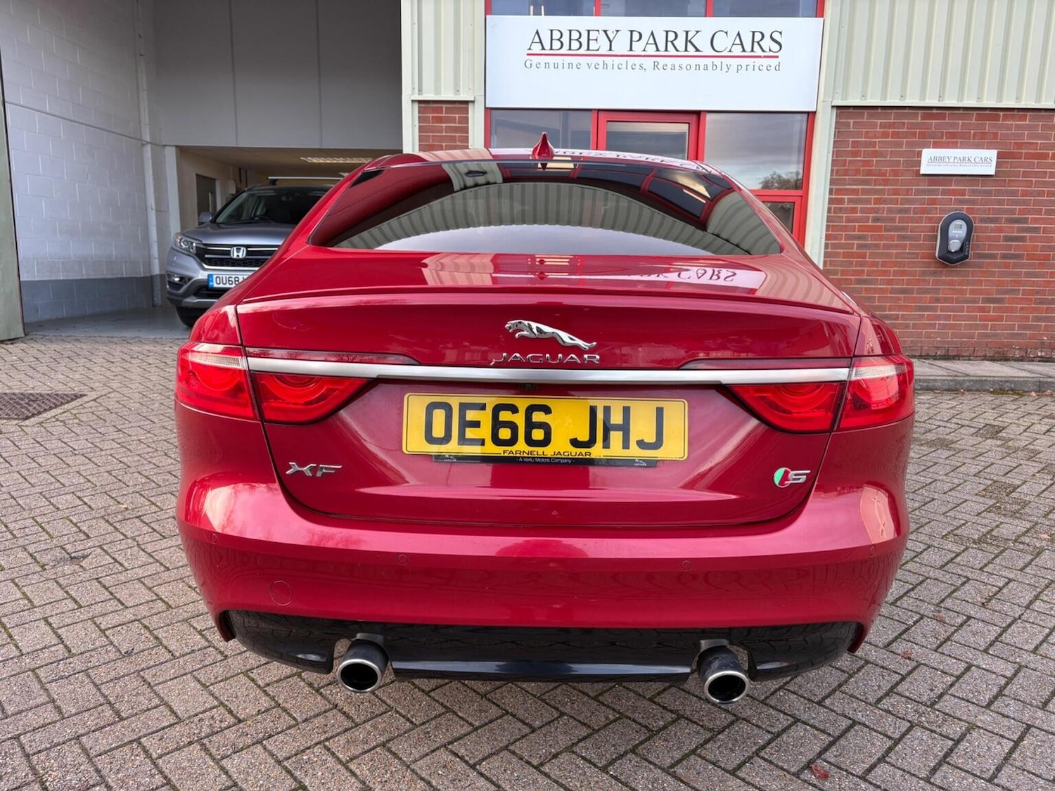 Used Jaguar XF 2016 for sale - 76712454: Photo 4