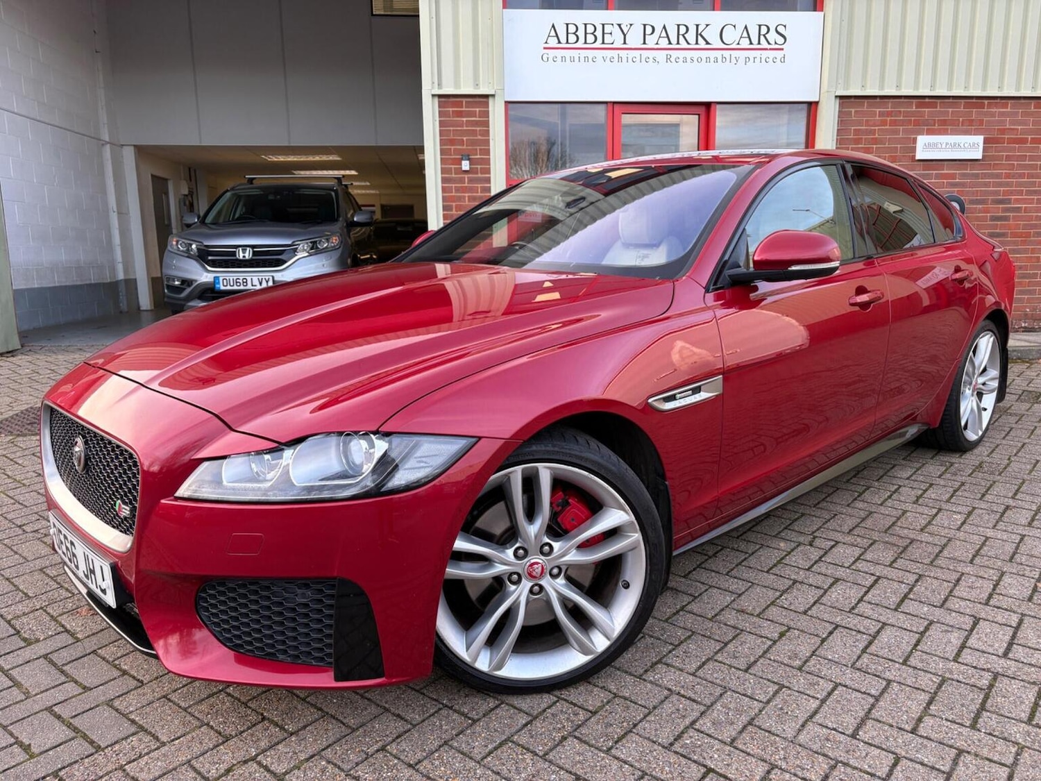 Used Jaguar XF 2016 for sale - 76712454: Photo 7