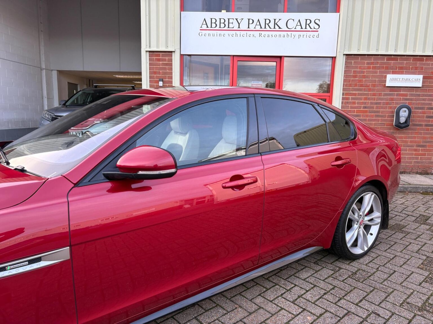 Used Jaguar XF 2016 for sale - 76712454: Photo 9