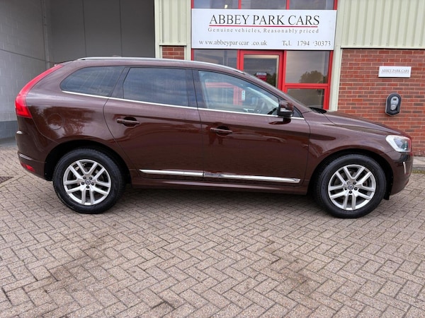 Used Volvo XC60 2017 for sale - 76305654: Photo 2