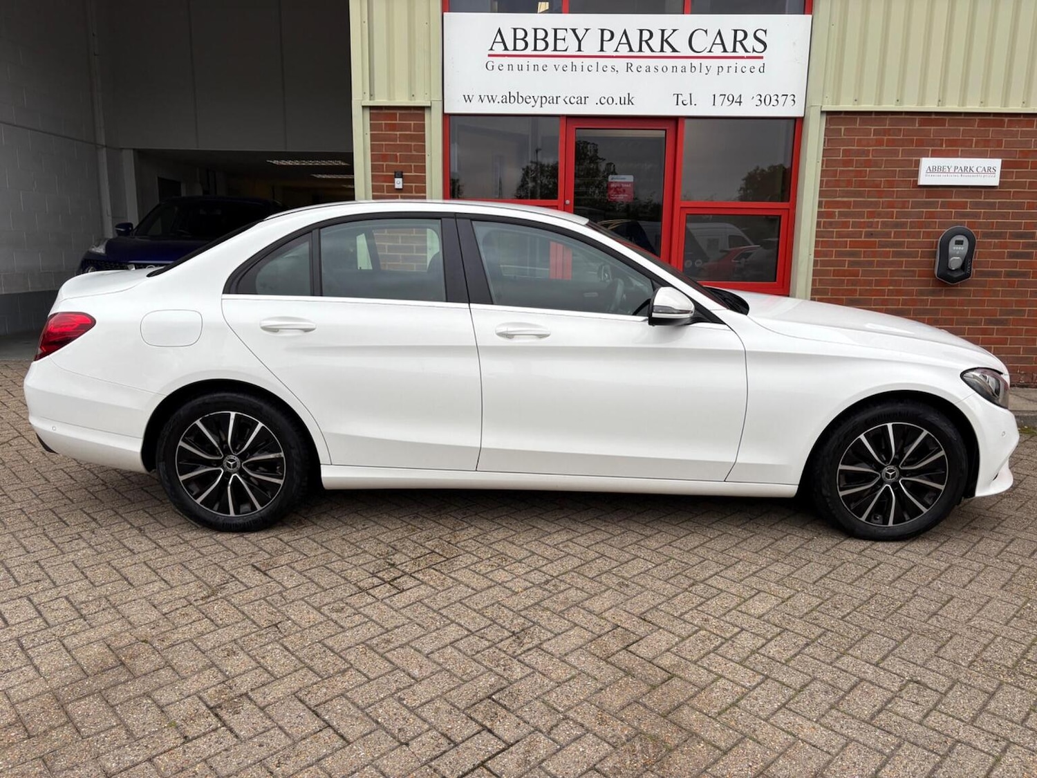 Used Mercedes-Benz C Class 2018 for sale - 76257624: Photo 2