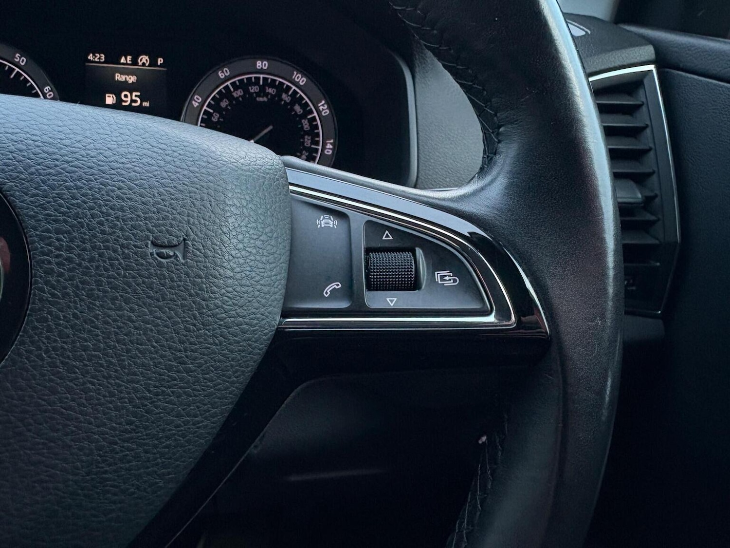 Used Skoda Karoq 2018 for sale - 76504709: Photo 34