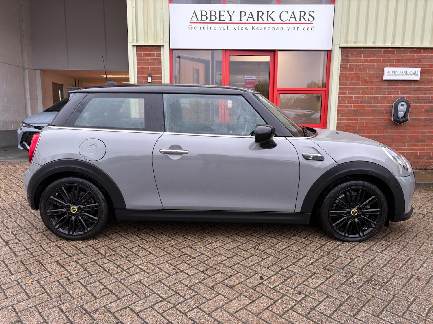 Used MINI Hatch 2021 for sale - 76712759: Photo 2