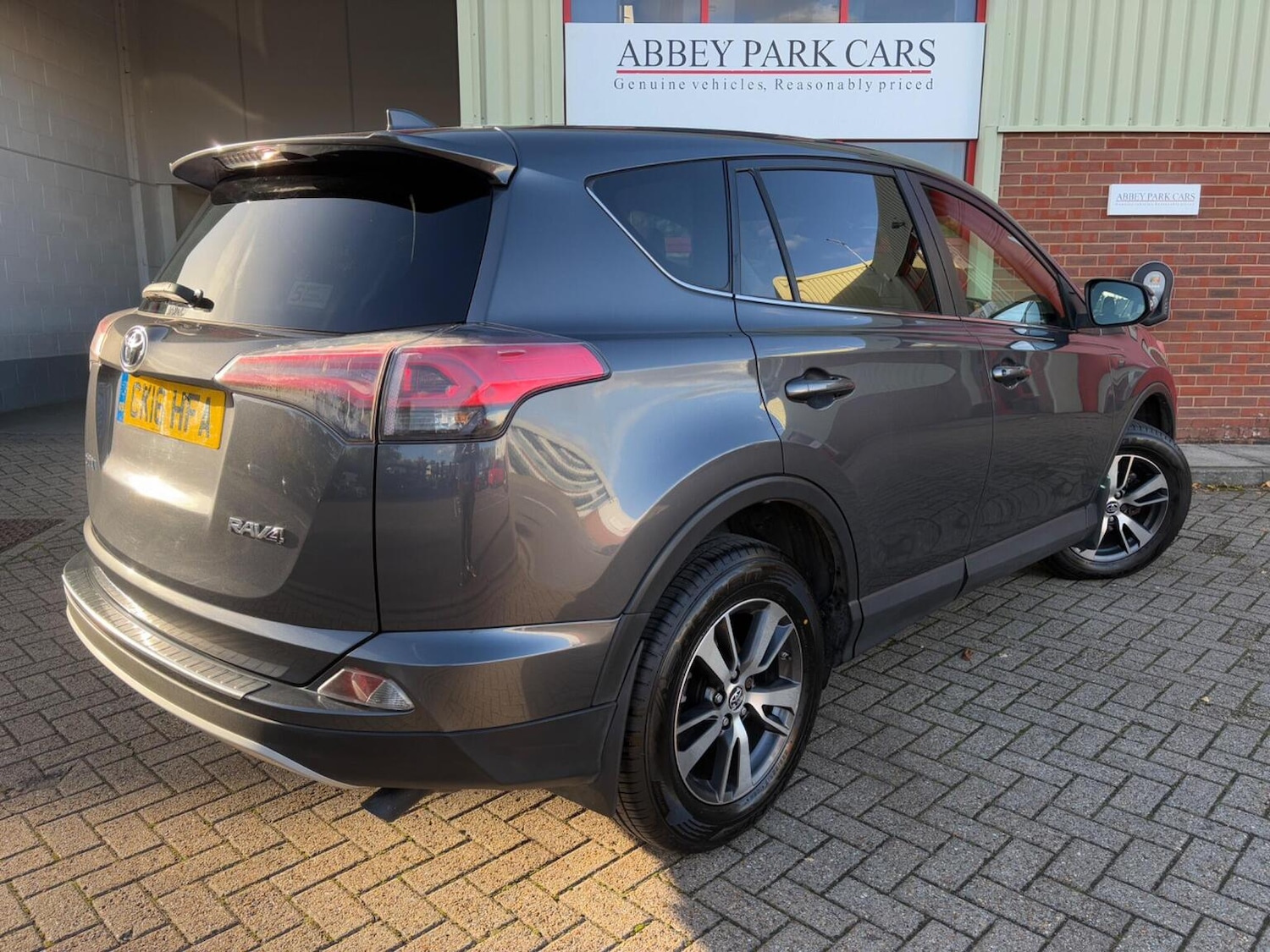 Used Toyota RAV4 2016 for sale - 76396971: Photo 3