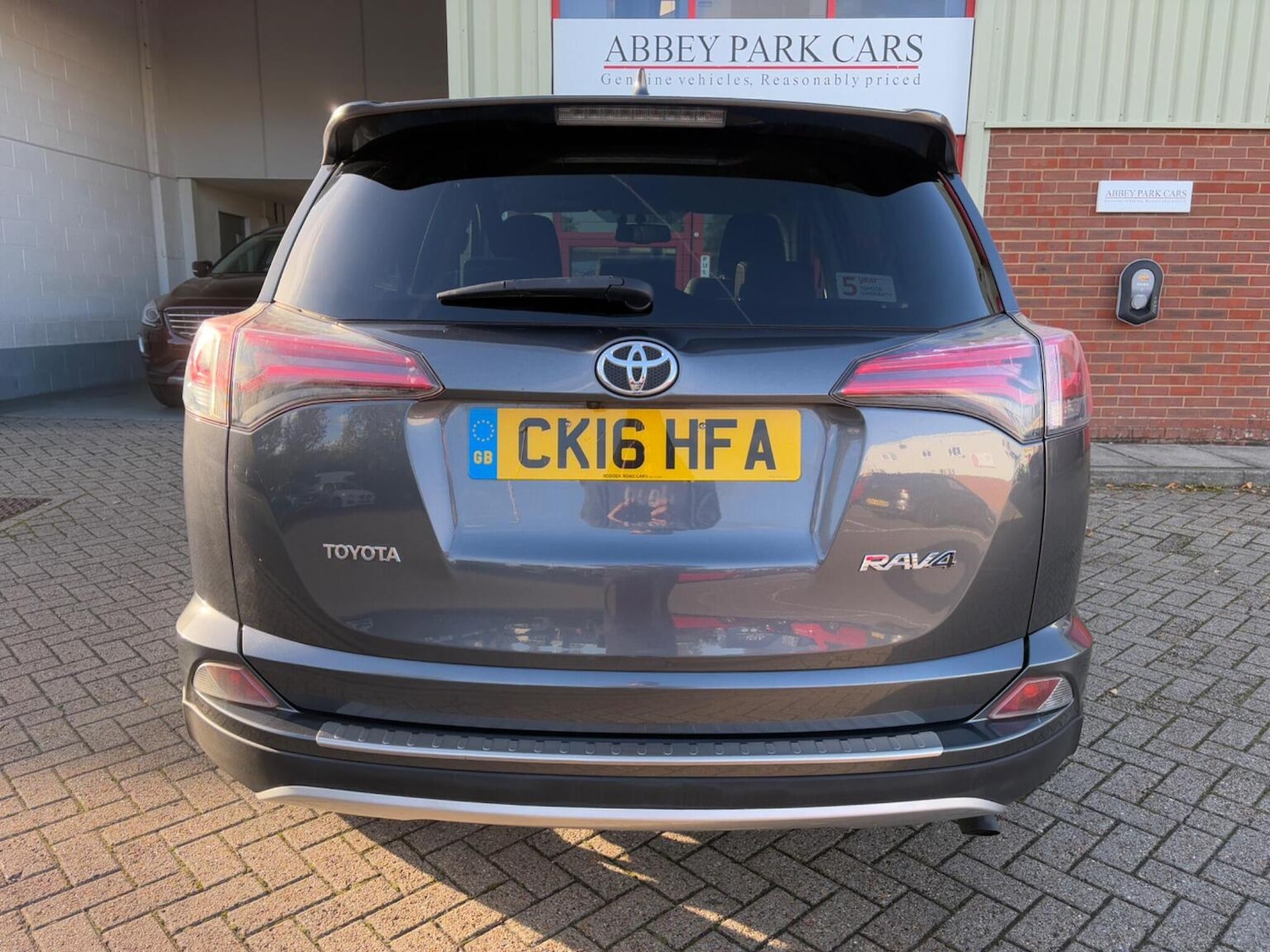 Used Toyota RAV4 2016 for sale - 76396971: Photo 4