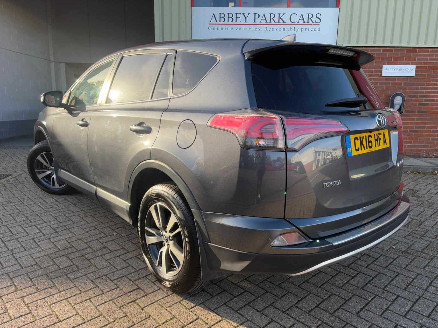 Used Toyota RAV4 2016 for sale - 76396971: Photo 5