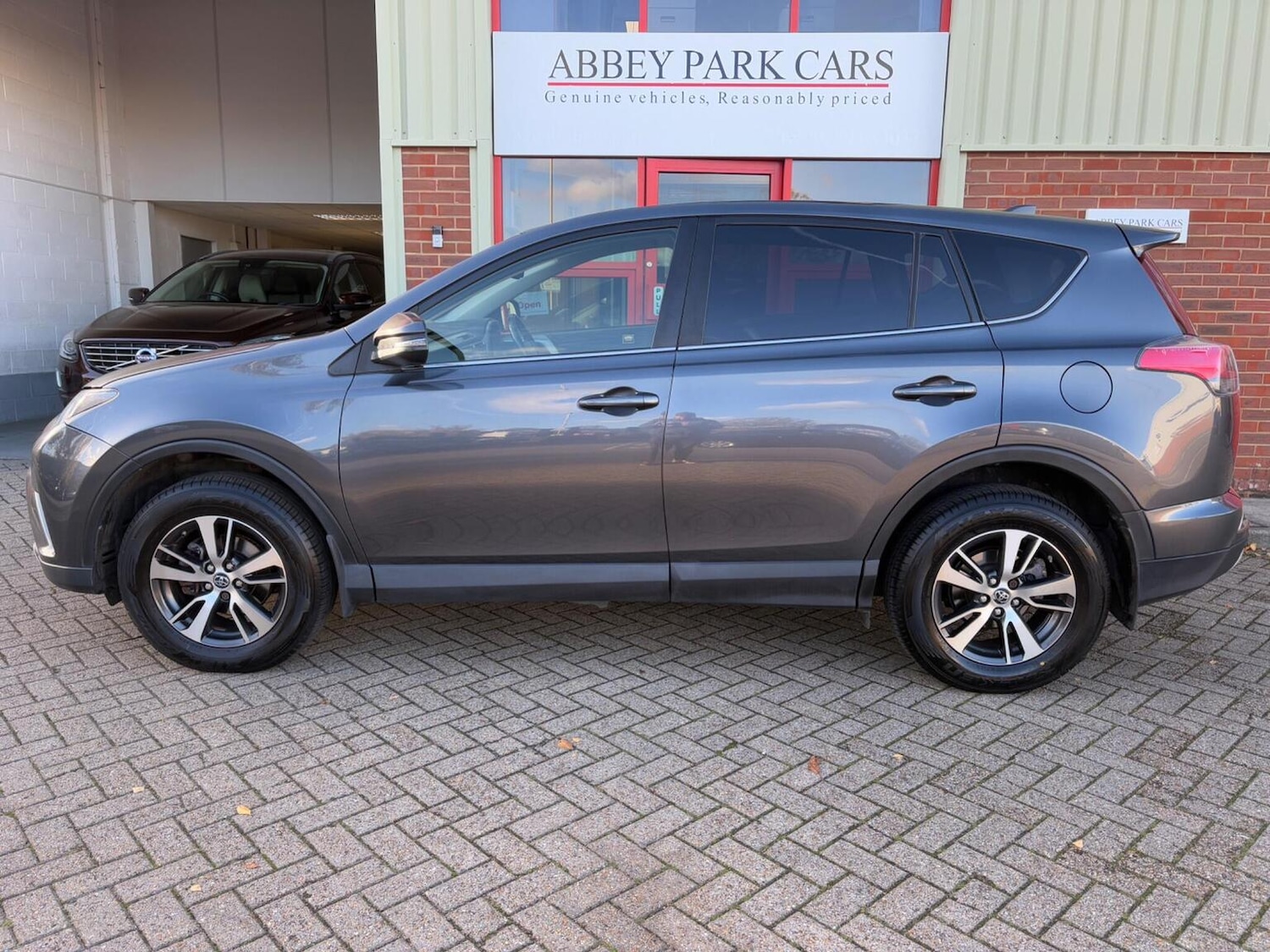 Used Toyota RAV4 2016 for sale - 76396971: Photo 6