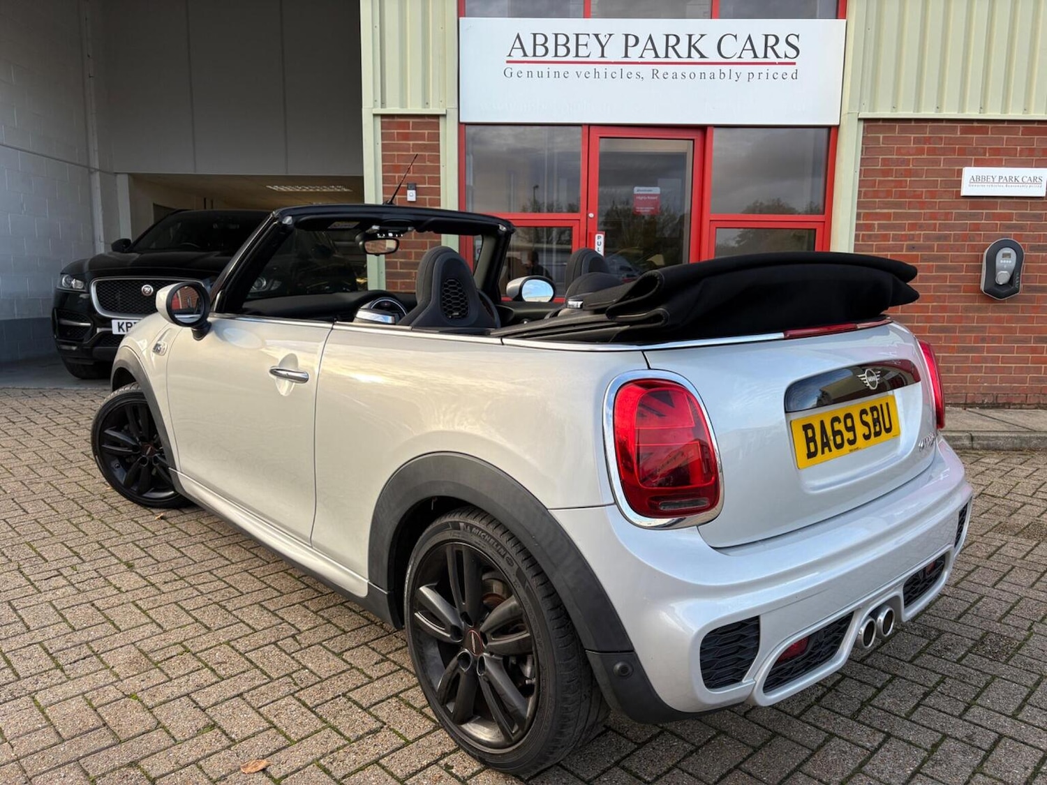 Used MINI Convertible 2019 for sale - 76571112: Photo 10