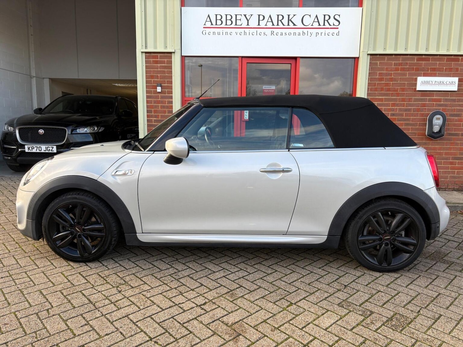 Used MINI Convertible 2019 for sale - 76571112: Photo 11